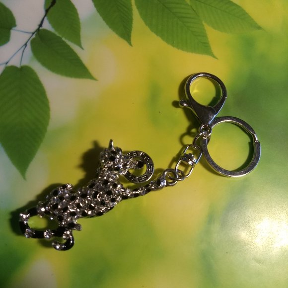 EFFY leopard cheetah keychain NWOT - Picture 1 of 4
